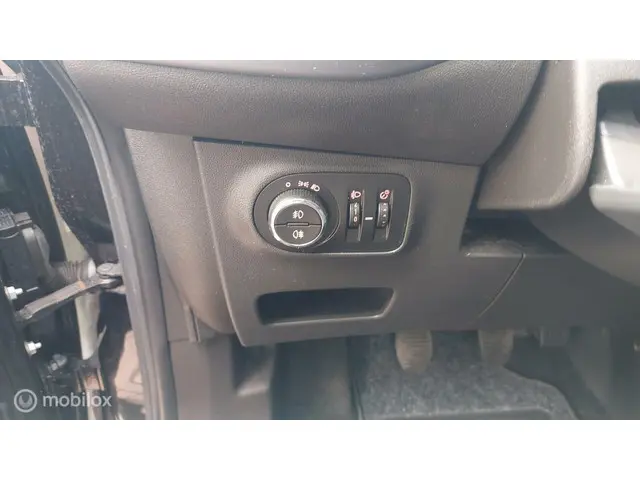 Opel Corsa 1.4 Edition 2016 Benzine 18