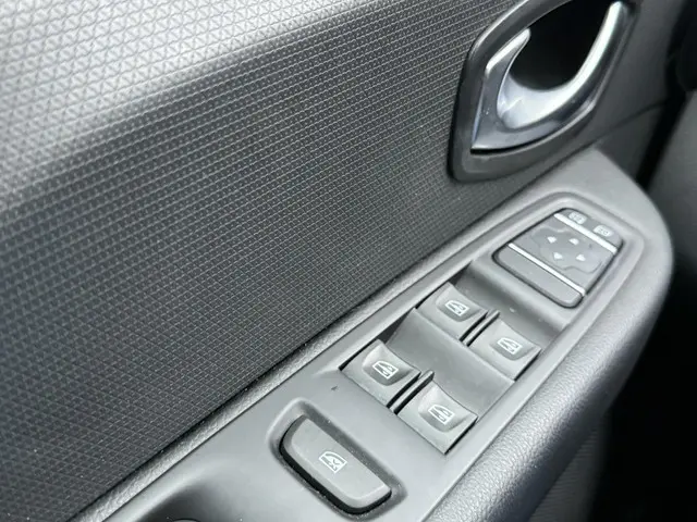 Renault Clio Estate 0.9 TCe Limited 2020 Benzine 16