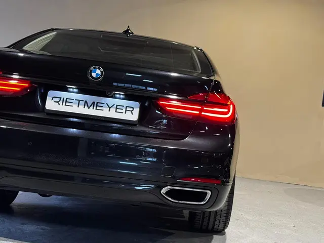 BMW 7 Serie 750i xDrive 2017 Benzine 32