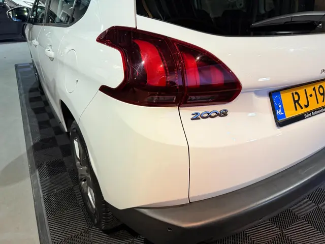 Peugeot 2008 |1.2 PureTech Blue Lion | Pano | 2017 Benzine 30