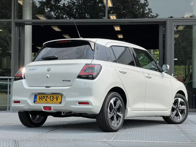 Suzuki Swift 1.2 Style Smart Hybrid 2024 Benzine 2