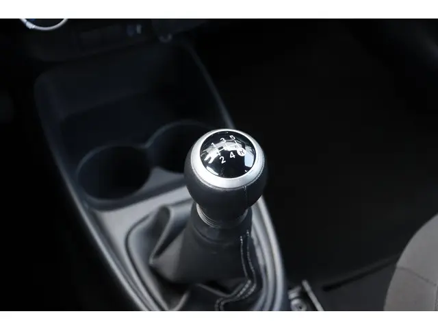 Toyota Aygo X 1.0 VVT-i MT Play, Camera 2024 Benzine 17