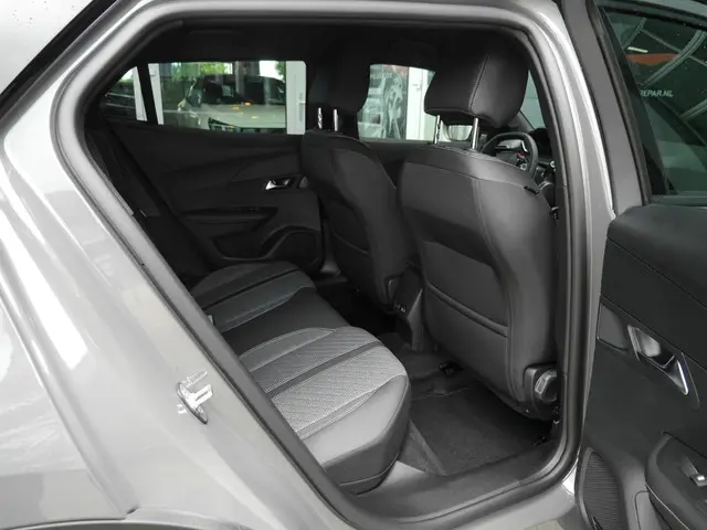Peugeot 2008 1.2 PureTech 100 Allure 2024 Benzine 12