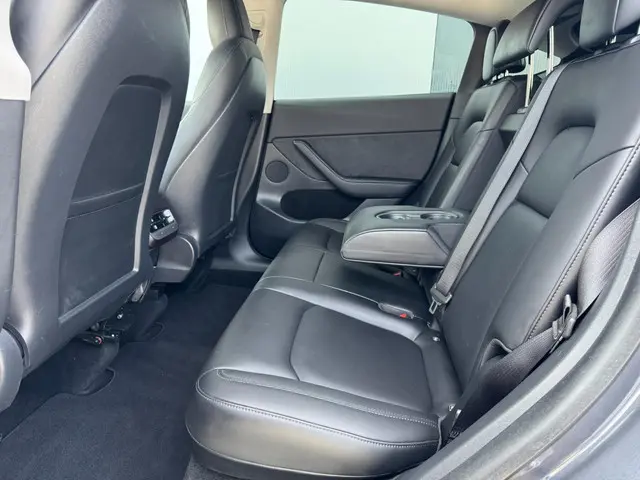 Tesla Model Y Long Range AWD 75 kWh 2021 Elektrisch 19