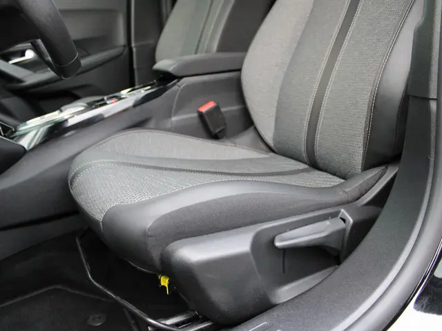 Peugeot 2008 1.2 PureTech 130 Allure 2024 Benzine 13