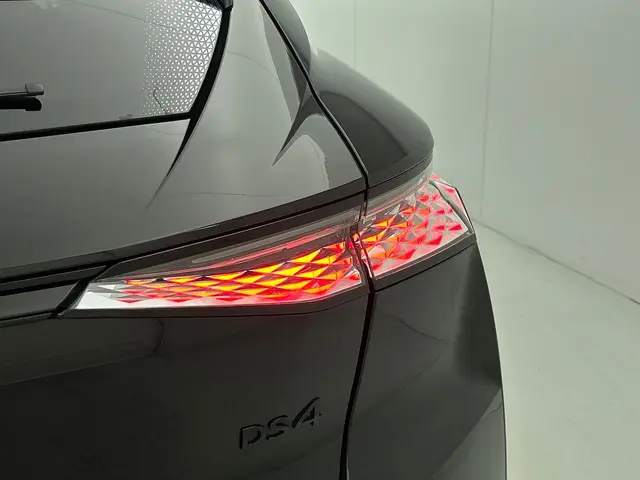 DS DS 4 1.2 Performance Line+ 2023 Benzine 31