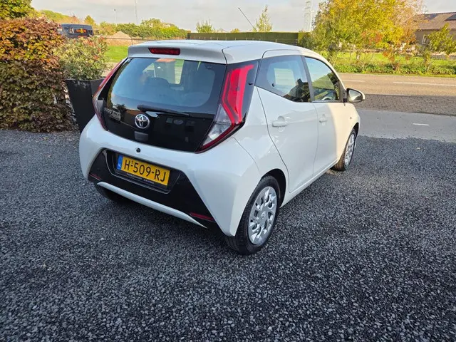 Toyota Aygo 1.0 VVT-i x-play 2020 Benzine 3