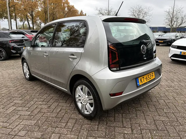 Volkswagen up! 1.0 BMT high up! 2016 Benzine 17