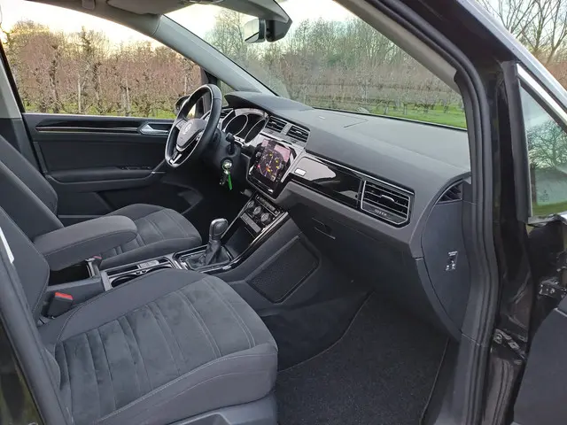 Volkswagen Touran 1.4 TSI Highline 2017 Benzine 42