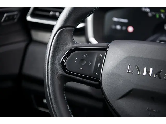 Lynk & Co 01 Plug-in Hybrid 2022 Hybride Benzine 25