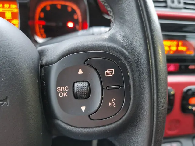 Fiat Panda 0.9 TwinAir Lounge AUTOMAAT/NAVI 2016 Benzine 11