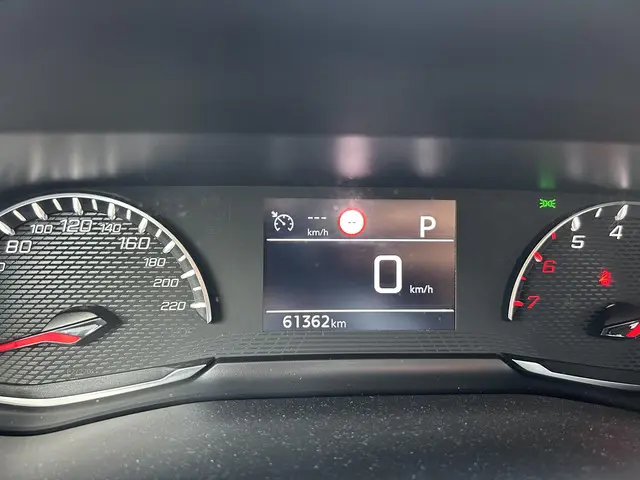 Peugeot 2008 1.2 Turbo 130 PK Allure 2023 Benzine 13