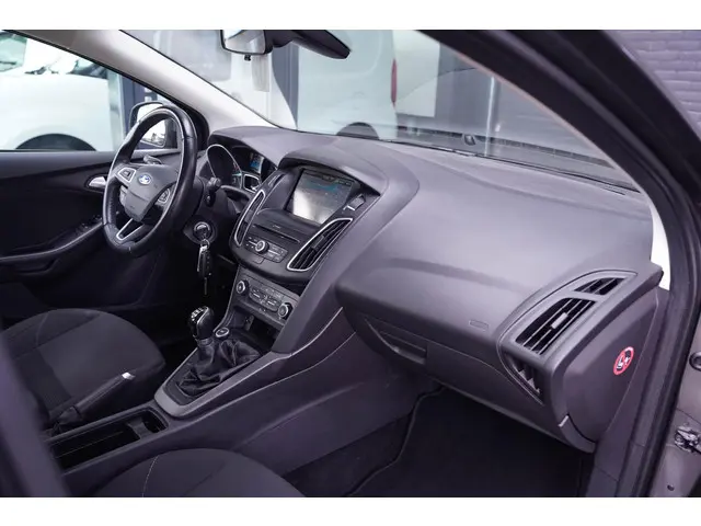 Ford Focus Wagon 1.0 Trend 2016 Benzine 31