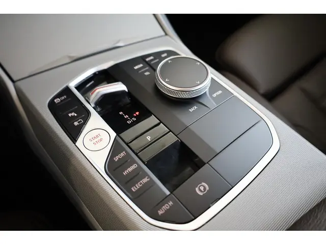 BMW 3 Serie Sedan 320e 2023 Hybride Benzine 19