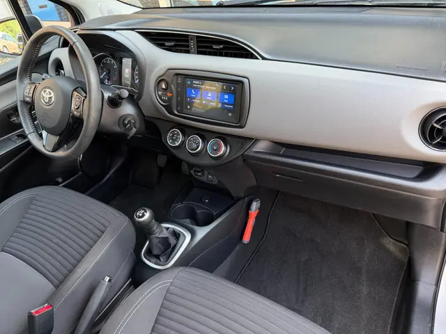 Toyota Yaris 1.0 VVT-i Connect 1e eigenaar 2019 Benzine 12