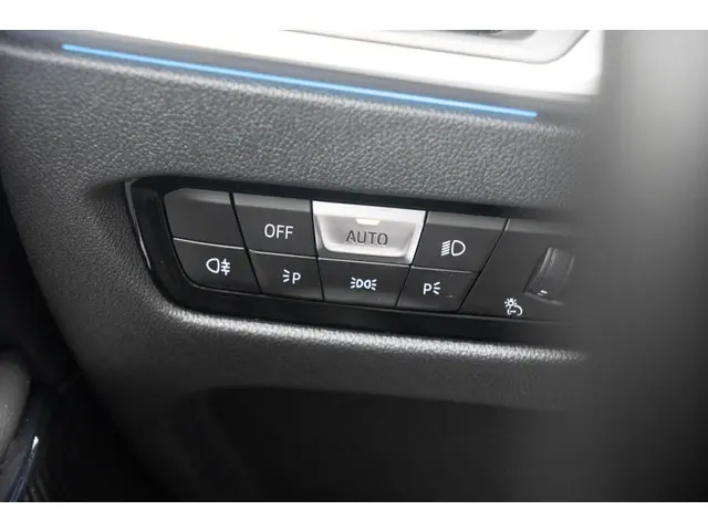 BMW 3 Serie Touring 318i 2024 Benzine 32