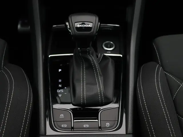 Škoda Karoq 1.5 TSI ACT Sportline Business 2023 Benzine 23