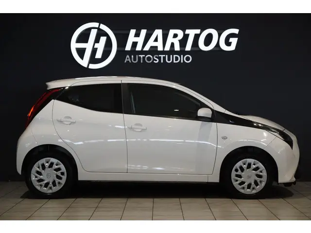 Toyota Aygo 1.0 VVT-i x-play 2021 Benzine 6