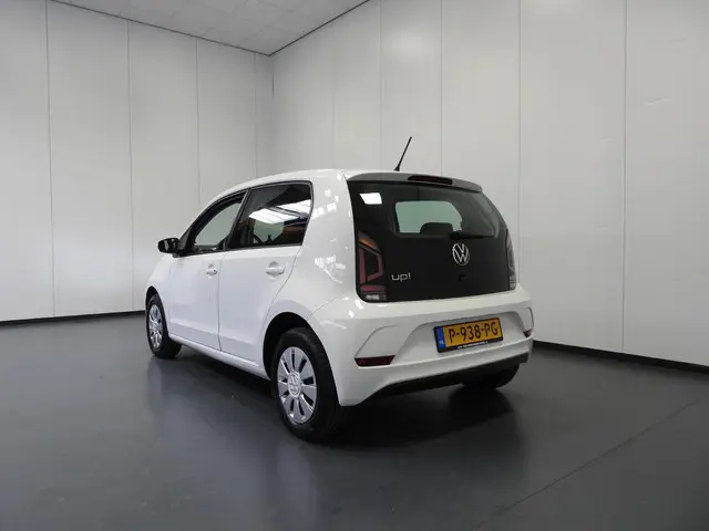 Volkswagen up! 3