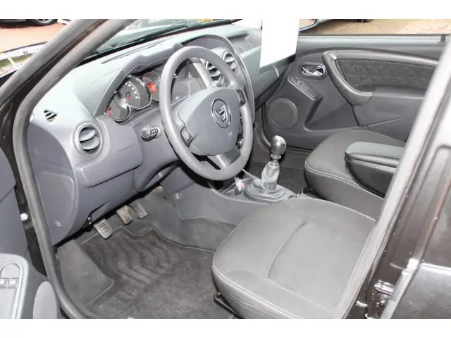 Dacia Duster 1.2 TCe 4x2 Lauréate 2014 Benzine 8