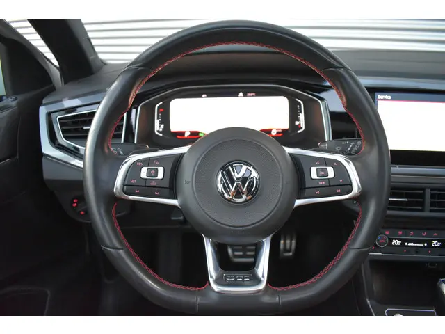 Volkswagen Polo 2.0 TSI GTI 200pk 2018 Benzine 17