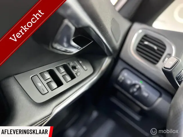 Volvo V40 2.0 T4 R-Design 2017 Benzine 33