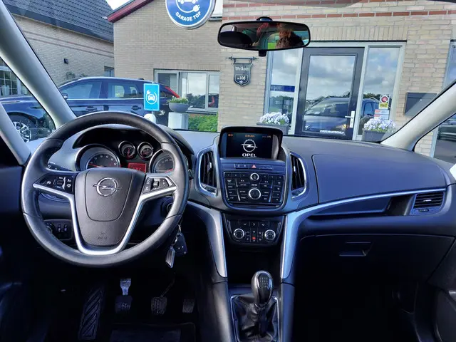 Opel Zafira Tourer 1.4 Design Edition 7p. 2014 Benzine 3