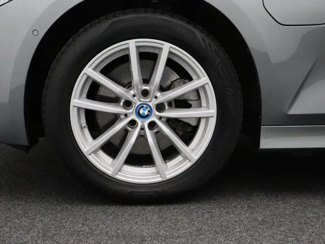 BMW 3 Serie Sedan 320e 2024 Hybride Benzine 6