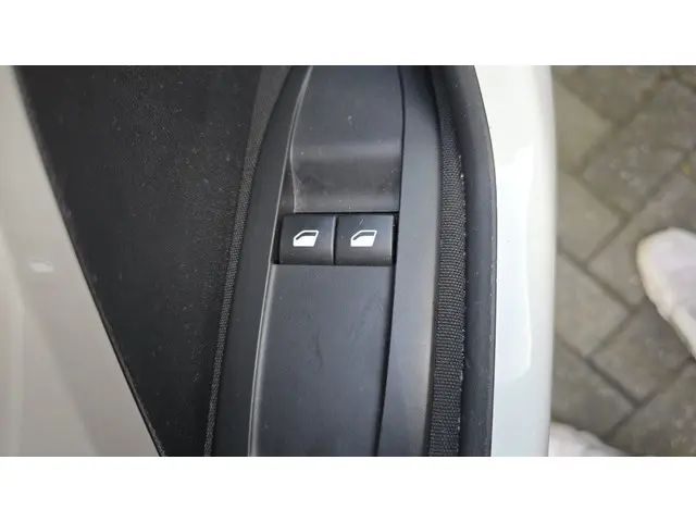 Peugeot 208 1.0 VTi LIKE 2014 Benzine 16