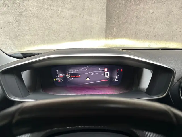 Peugeot 2008 1.2 PureTech Allure Sport 2021 Benzine 17