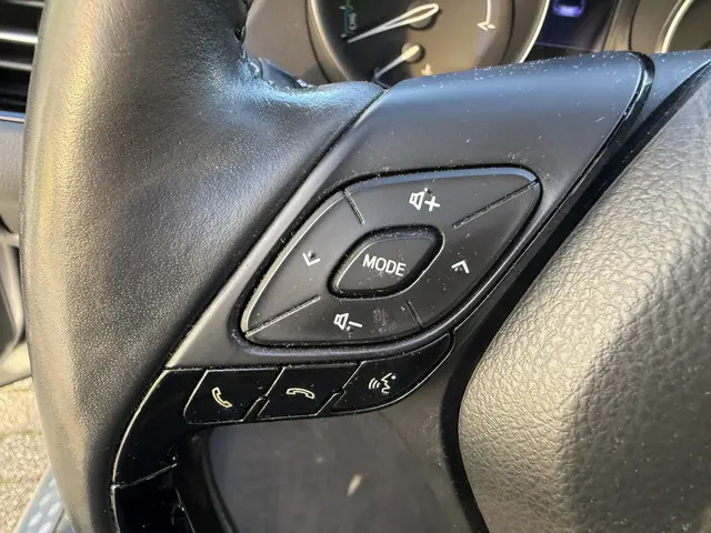 Toyota C-HR 1.8 Hybrid Executive 2020 Hybride Benzine 12