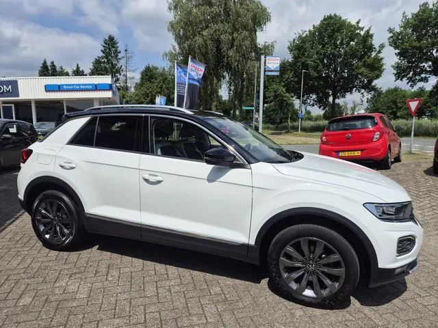 Volkswagen T-Roc 1.5 TSI Sport 2021 Benzine 2