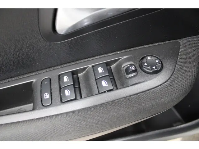 Peugeot 208 1.2 PureTech Active Pack 2021 Benzine 22
