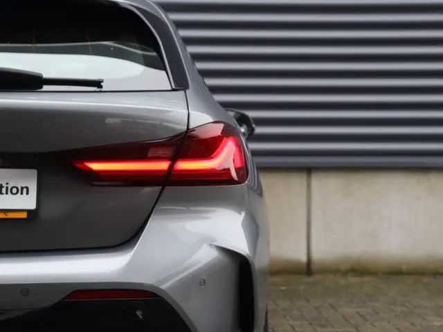 BMW 1 Serie 5-deurs 116i 2022 Benzine 31