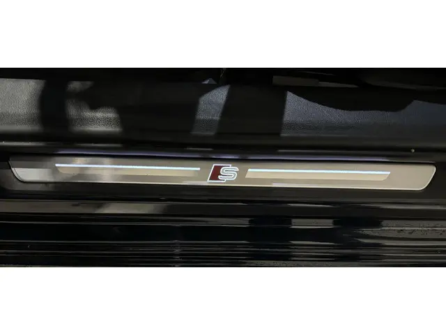 Audi A6 Limousine 40 TFSI S edition 2021 Benzine 24