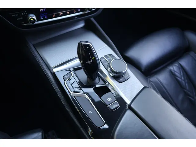 BMW 5 Serie M550i xDrive Executive 2018 Benzine 20