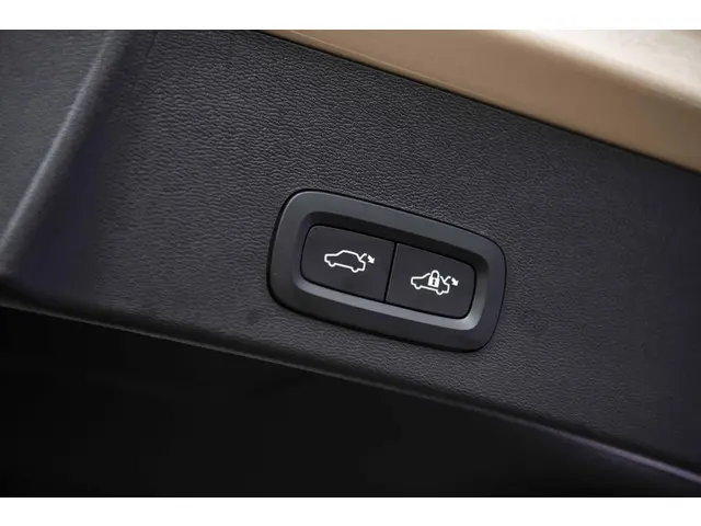 Volvo XC40 2.0 B4 Plus Dark 2025 Benzine 31