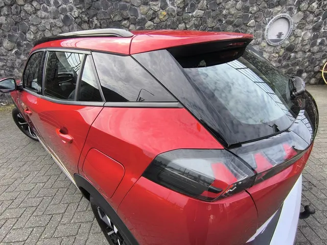 Peugeot 2008 1.2 PureTech Allure 2021 Benzine 34