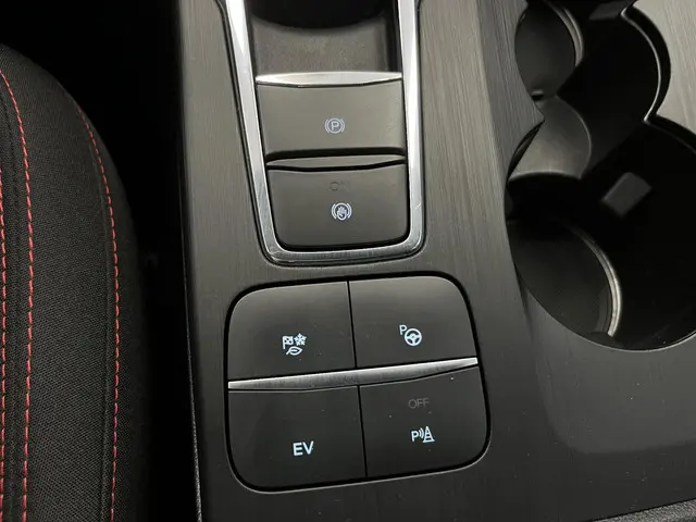 Ford Kuga 2.5 PHEV ST-Line 2023 Hybride Benzine 41