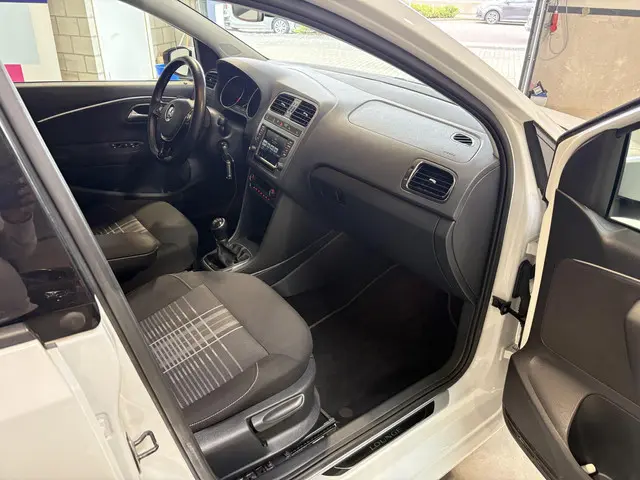 Volkswagen Polo 1.0 MPI Lounge 2016 Benzine 17