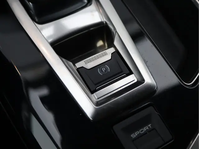 Peugeot 3008 1.6 e-THP Premium 2018 Benzine 59