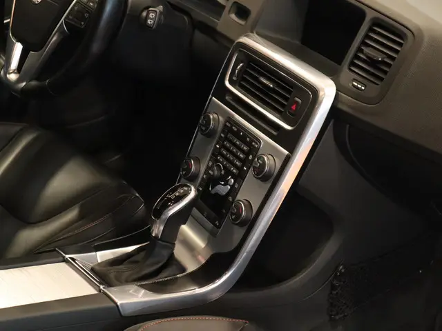 Volvo V60 1.5 T3 Ocean Race 2016 Benzine 18