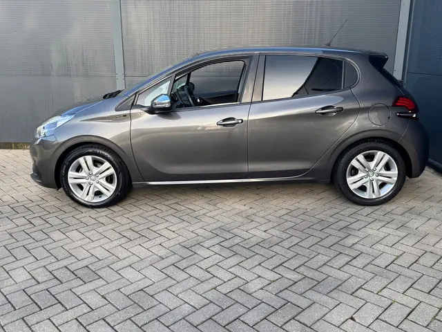 Peugeot 208 1.2 PureTech Signature / Navi / Nap 2019 Benzine 9