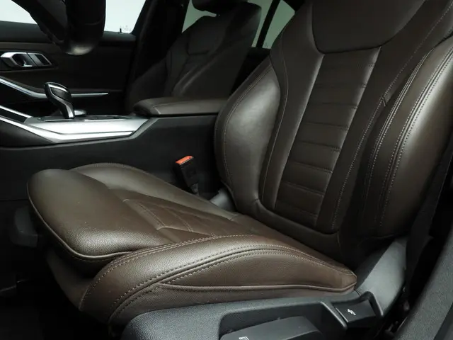 BMW 3 Serie Sedan 320e 2022 Hybride Benzine 39