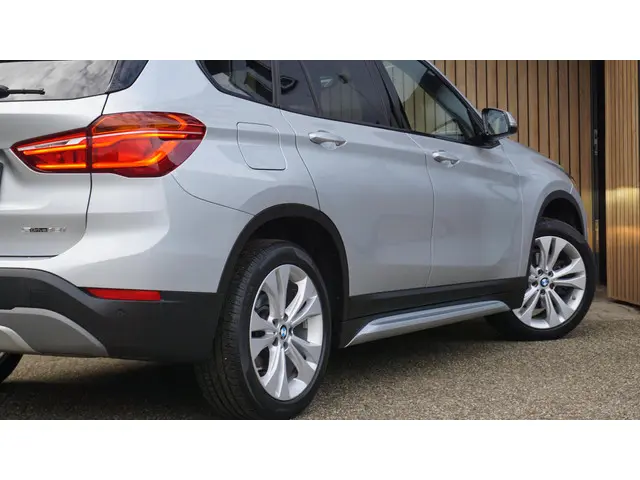 BMW X1 sDrive18i 140pk High Executive 2019 Benzine 53