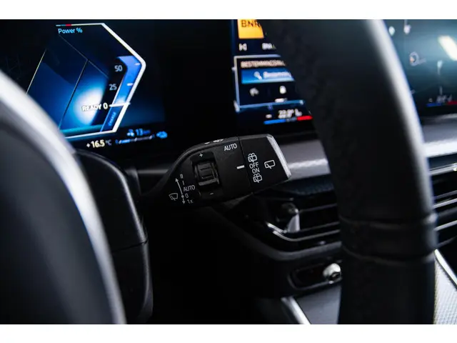 BMW 3 Serie Touring 330e 2025 Hybride Benzine 27