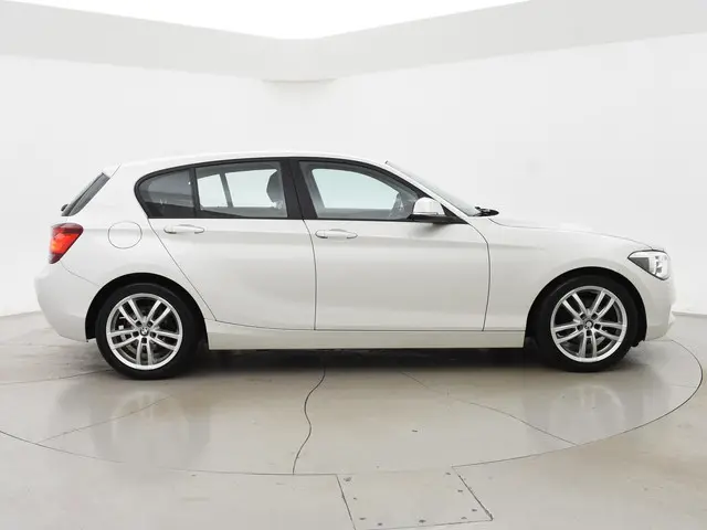 BMW 1 Serie 114i EDE HIGH EXECUTIVE 2013 Benzine 11
