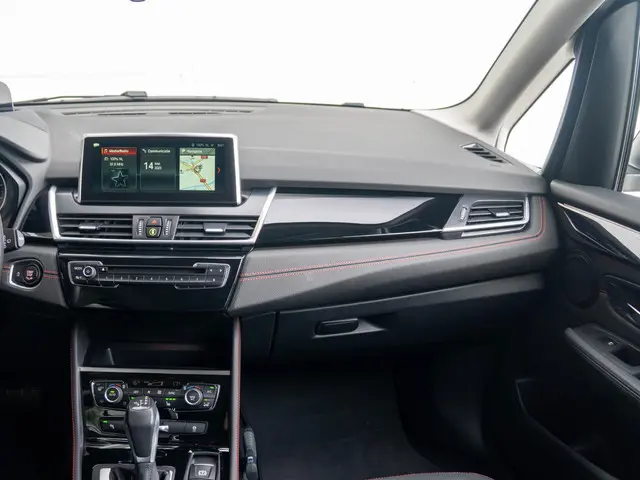 BMW 2 Serie Active Tourer 220i 2018 Benzine 9