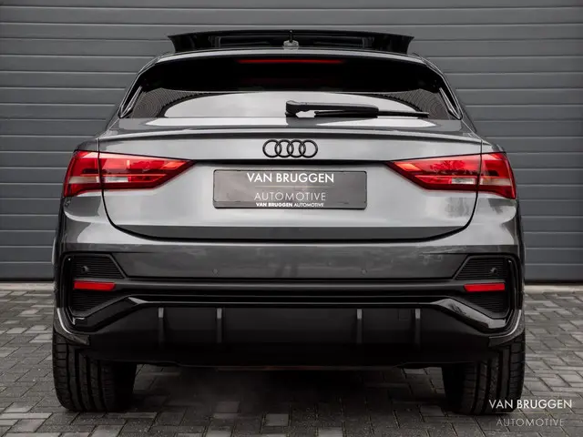 Audi Q3 Sportback 45 TFSI e S-Line 2022 Hybride Benzine 8