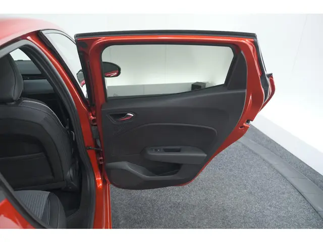 Renault Clio TCe 90 GPF techno 2025 Benzine 75